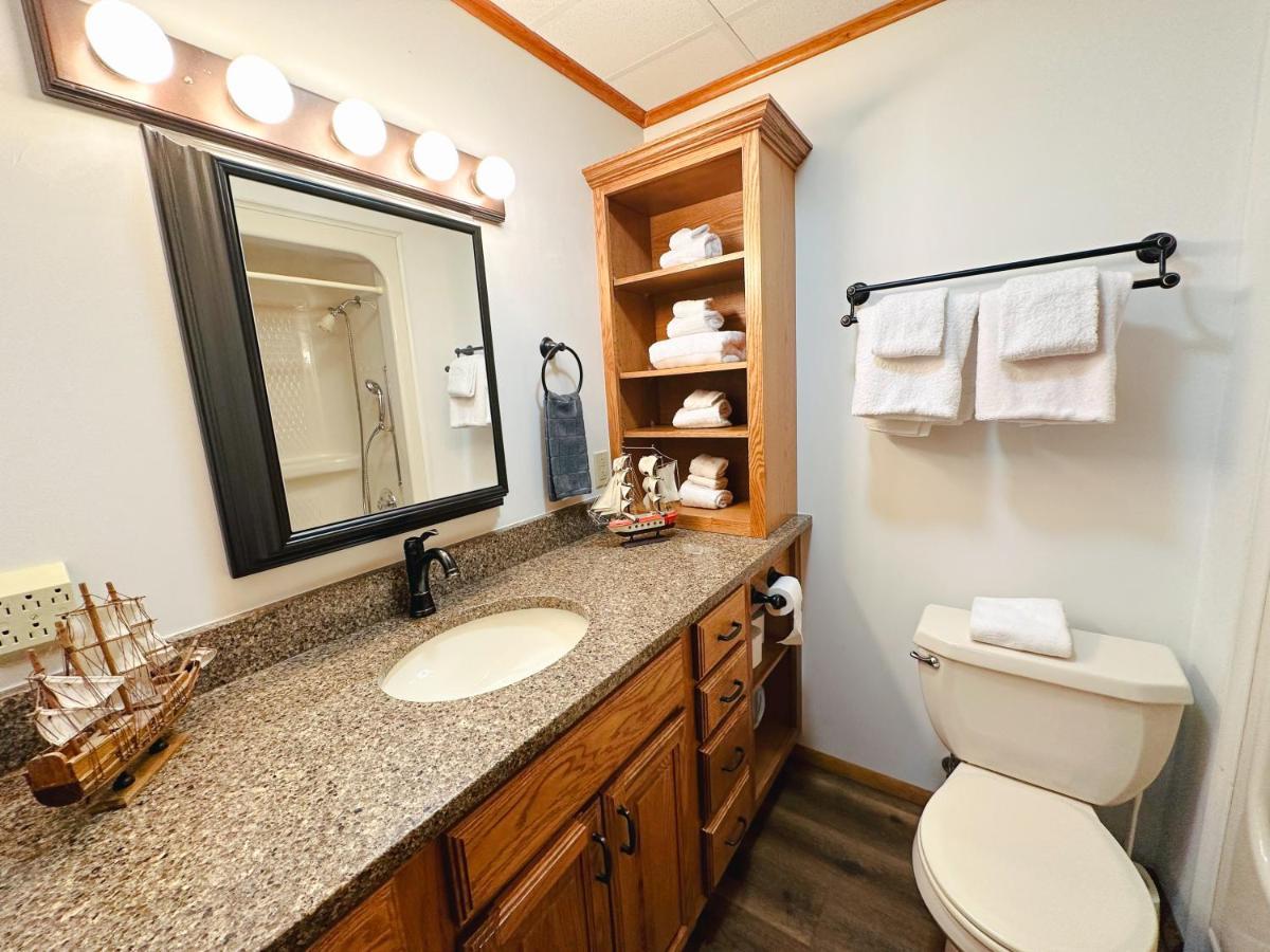 Fun Family Home Near Cedar Point Sandusky Exterior photo